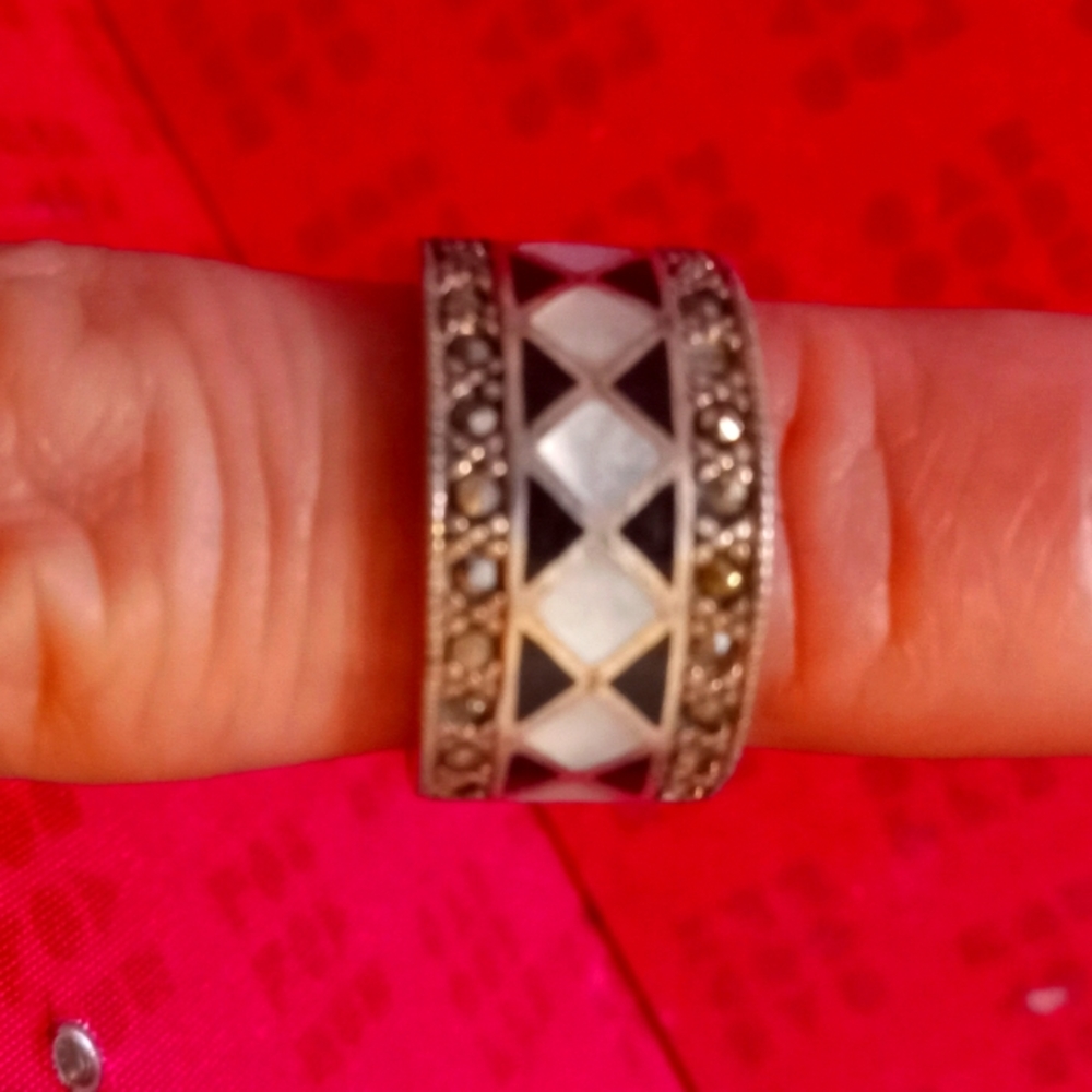 Beautiful ring size 7